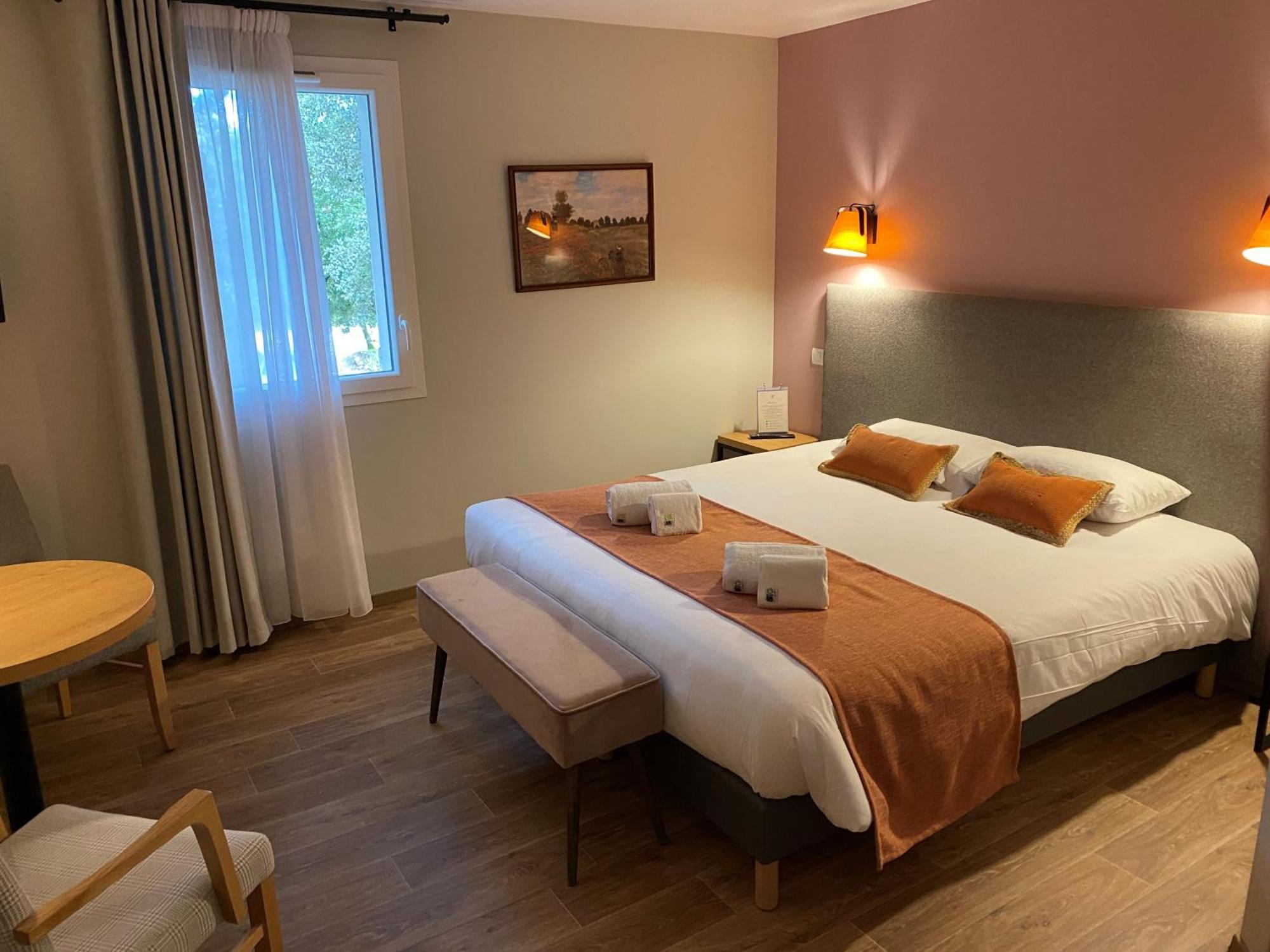 Logis La Bastide De Grignan Hotel & Restaurant "La Chenaie" Eksteriør bilde